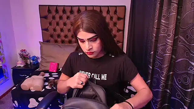 lailahdark online show from April 30, 2026, 8:27 pm