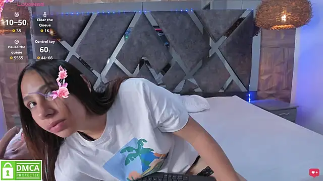 Selene  Lopez  online show from August 3, 2026, 7:53 pm
