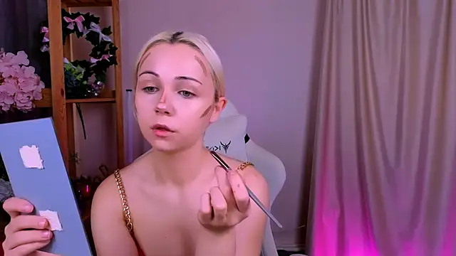 Charlotte Colinss online show from September 24, 2025, 3:02 am