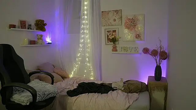 Annita Grey online show from October 4, 2025, 7:04 pm