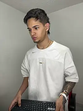 Snapshot of Alex_mojica chatting on March 20, 2026, 6:14 am Alex mojica online show from March 20, 2026, 6:14 am