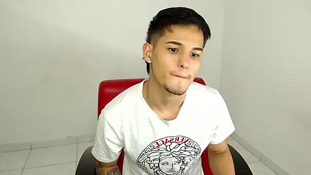 Snapshot of Alex_mojica chatting on March 12, 2026, 6:17 am Alex mojica online show from March 12, 2026, 6:17 am