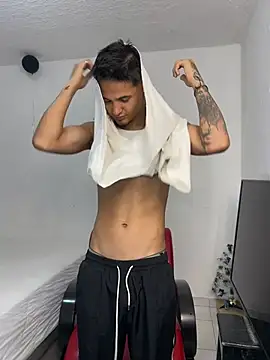 Snapshot of Alex_mojica chatting on February 7, 2026, 6:21 am Alex mojica online show from February 7, 2026, 6:21 am