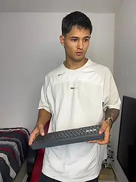 Snapshot of Alex_mojica chatting on February 13, 2026, 6:13 am Alex mojica online show from February 13, 2026, 6:13 am