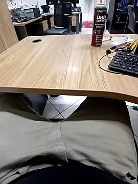 Snapshot of cherlebrow chatting on December 22, 2025, 5:13 pm cherlebrow online show from December 22, 2025, 5:13 pm