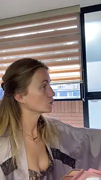 andyzuzka online show from October 27, 2025, 1:34 pm