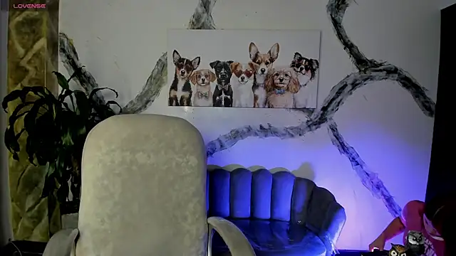 NahomiRichards  online show from August 3, 2026, 4:31 am