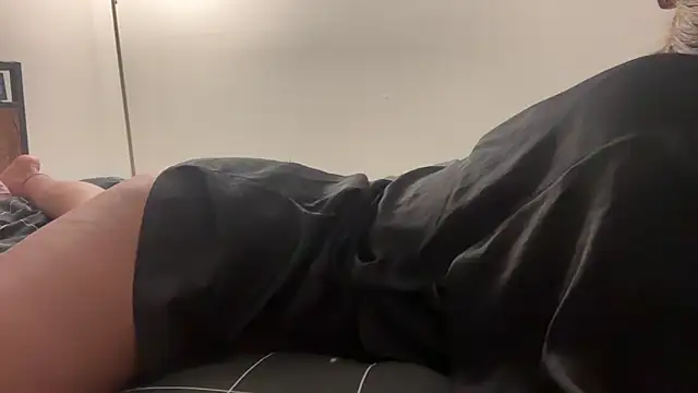 prettyykitty22 online show from October 28, 2025, 4:02 am