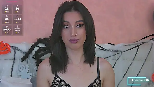 EnyaHazell online show from October 28, 2025, 7:02 pm