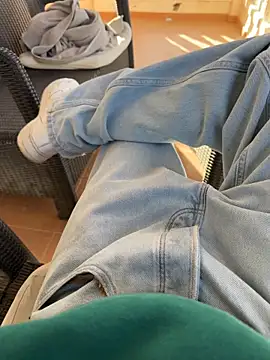 Manu97k online show from November 12, 2025, 9:02 am