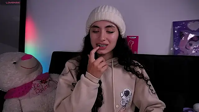 Alynn Bri  online show from July 5, 2026, 4:19 am