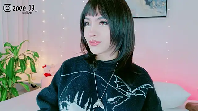 cuteezoe online show from April 29, 2026, 3:21 am