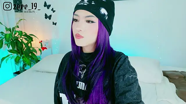 cuteezoe online show from June 24, 2026, 4:00 am