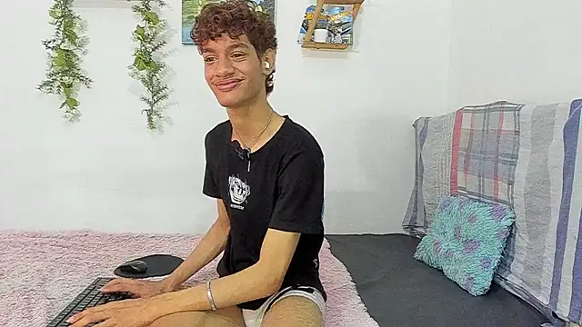 Snapshot of Peterfrost19 chatting on November 7, 2025, 3:27 pm Peterfrost19 online show from November 7, 2025, 3:27 pm