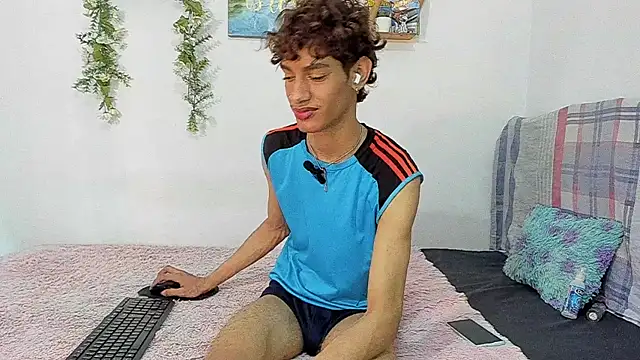 Snapshot of Peterfrost19 chatting on November 9, 2025, 3:32 am Peterfrost19 online show from November 9, 2025, 3:32 am