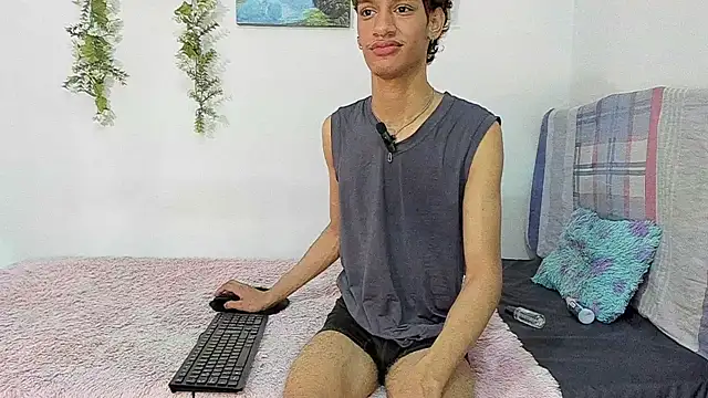 Snapshot of Peterfrost19 chatting on November 16, 2025, 9:30 pm Peterfrost19 online show from November 16, 2025, 9:30 pm