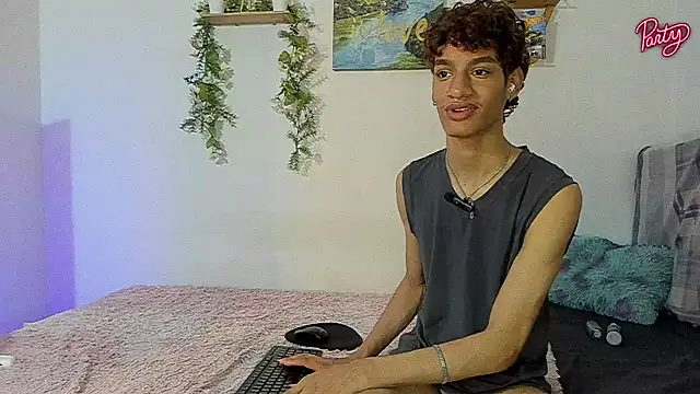 Snapshot of Peterfrost19 chatting on November 19, 2025, 9:48 pm Peterfrost19 online show from November 19, 2025, 9:48 pm