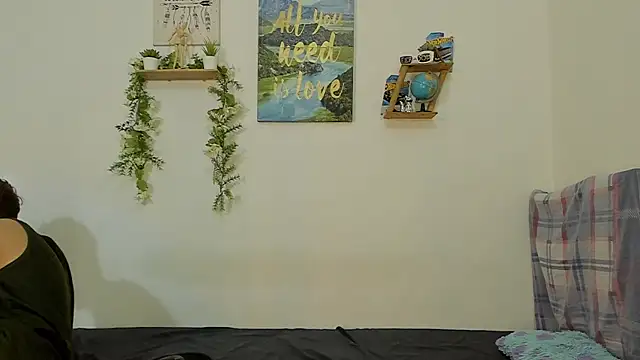 Snapshot of Peterfrost19 chatting on October 5, 2025, 11:06 pm Peterfrost19 online show from October 5, 2025, 11:06 pm