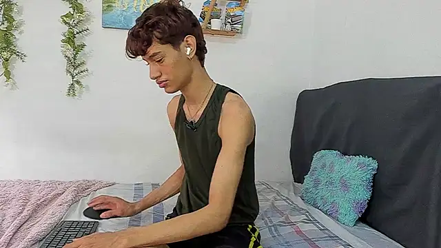 Snapshot of Peterfrost19 chatting on October 16, 2025, 3:20 pm Peterfrost19 online show from October 16, 2025, 3:20 pm