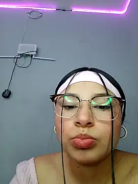 Anne Mia online show from November 9, 2025, 9:35 am