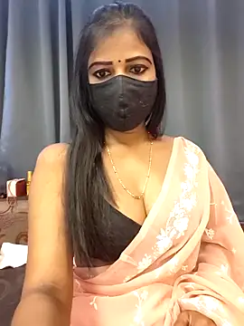 Misss-julli online show from November 26, 2025, 6:46 am