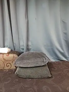 Misss-julli online show from March 10, 2026, 12:25 am