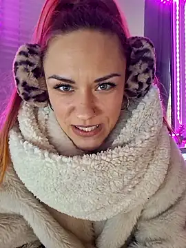 SlimBellaa online show from January 15, 2026, 4:32 pm