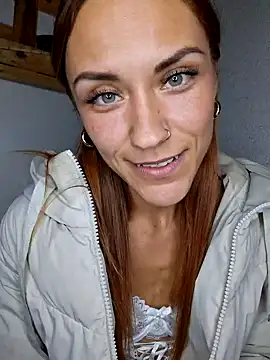 SlimBellaa online show from September 30, 2025, 9:32 pm