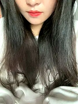 Snapshot of Julia-Elsa chatting on December 5, 2025, 4:11 am Julia-Elsa online show from December 5, 2025, 4:11 am