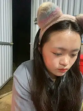 Snapshot of Julia-Elsa chatting on November 5, 2025, 11:24 am Julia-Elsa online show from November 5, 2025, 11:24 am