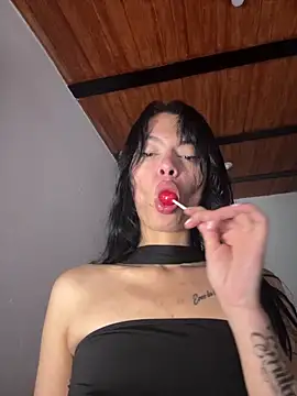 LiaCollings online show from June 4, 2026, 6:12 pm