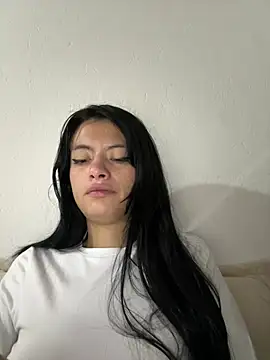 LiaCollings online show from August 3, 2026, 11:27 am