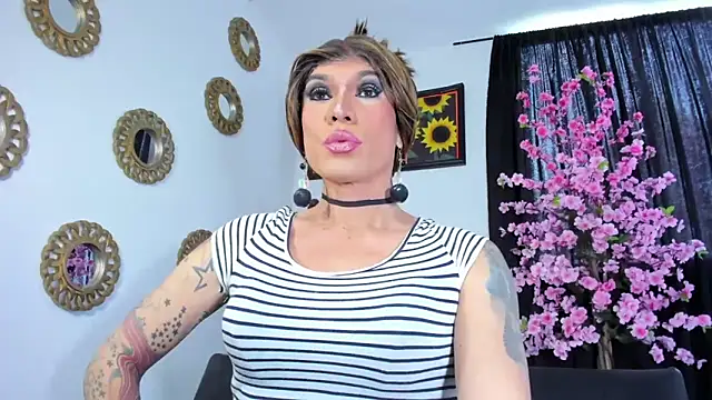 Snapshot of JessiicaExoticX1 chatting on June 21, 2026, 5:41 pm JessiicaExoticX1 online show from June 21, 2026, 5:41 pm