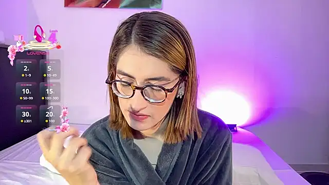 rousseblossom online show from September 18, 2025, 10:24 pm