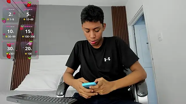 Brunette  boy online show from January 17, 2026, 4:38 am