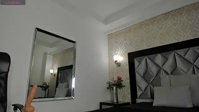 Layla Mackenzie online show from September 27, 2025, 2:07 am