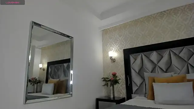 Layla Mackenzie online show from October 20, 2025, 2:02 am