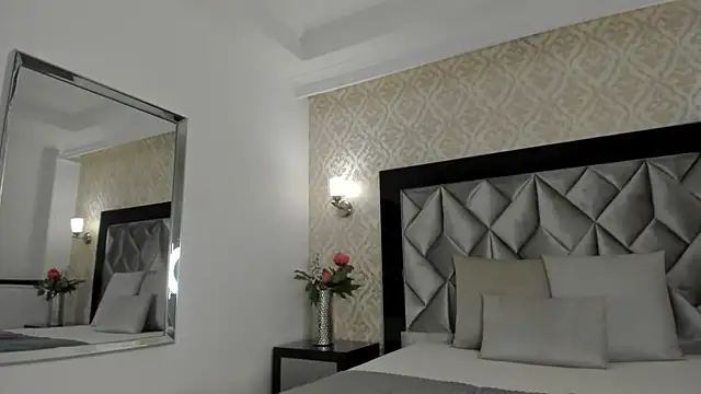 Layla Mackenzie online show from September 19, 2025, 2:59 am