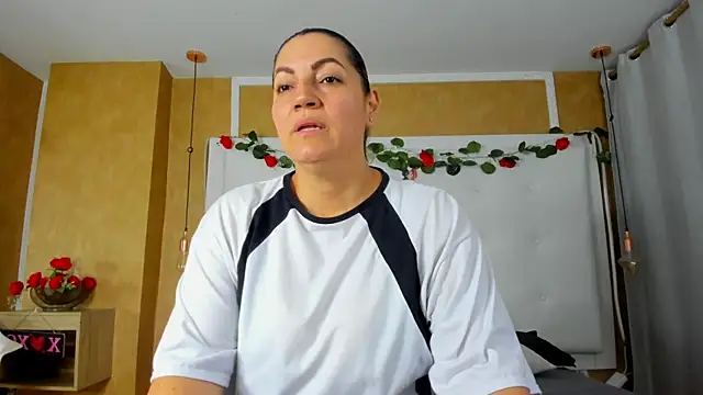 Heidy milf online show from March 23, 2026, 7:36 pm