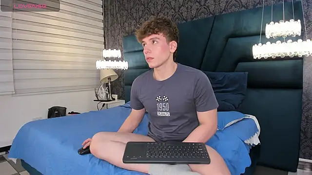 TaylerWhite online show from August 5, 2026, 1:10 am