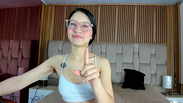 Sophie Calloway online show from April 30, 2026, 2:24 pm