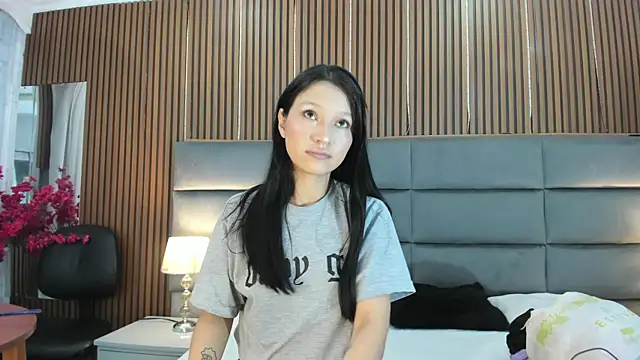 Sophie Calloway online show from September 26, 2025, 1:07 pm