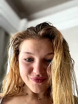 Emaline Fane online show from October 18, 2025, 9:33 am