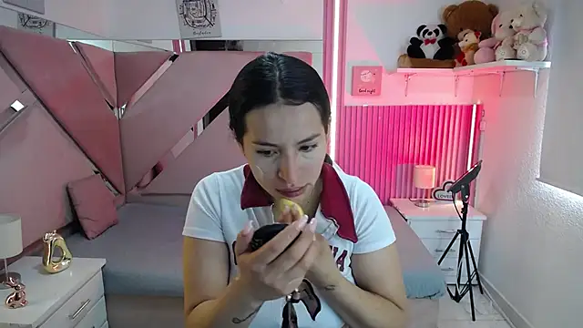 Mia garcia28 online show from June 4, 2026, 1:38 pm