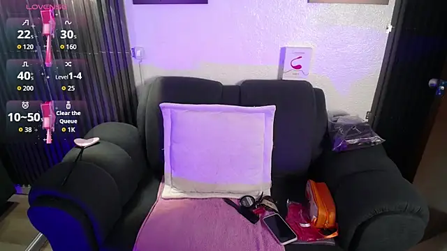 Mia garcia28 online show from September 15, 2025, 7:47 pm