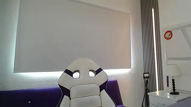 Mia garcia28 online show from December 16, 2025, 3:38 pm