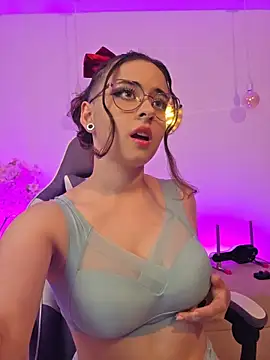 Snapshot of Mia_wee chatting on February 20, 2026, 6:54 pm Mia wee online show from February 20, 2026, 6:54 pm