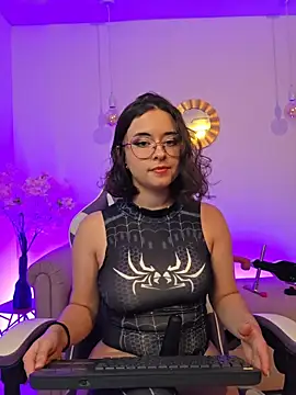 Snapshot of Mia_wee chatting on February 19, 2026, 7:22 pm Mia wee online show from February 19, 2026, 7:22 pm