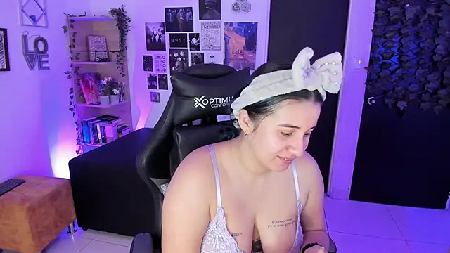 Snapshot of Lana_Herondale chatting on November 25, 2025, 9:09 am Lana Herondale online show from November 25, 2025, 9:09 am