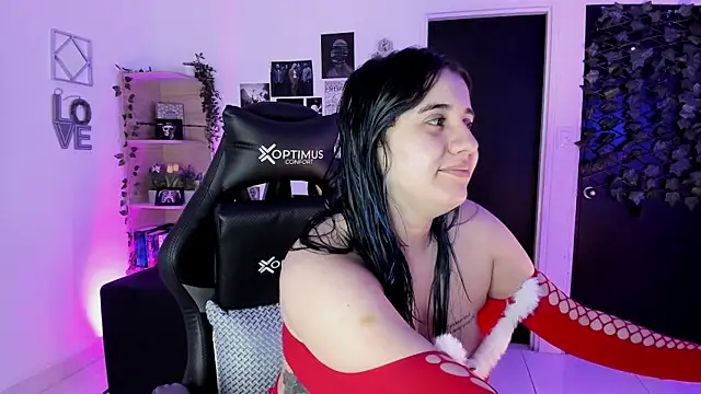 Snapshot of Lana_Herondale chatting on December 22, 2025, 9:20 am Lana Herondale online show from December 22, 2025, 9:20 am